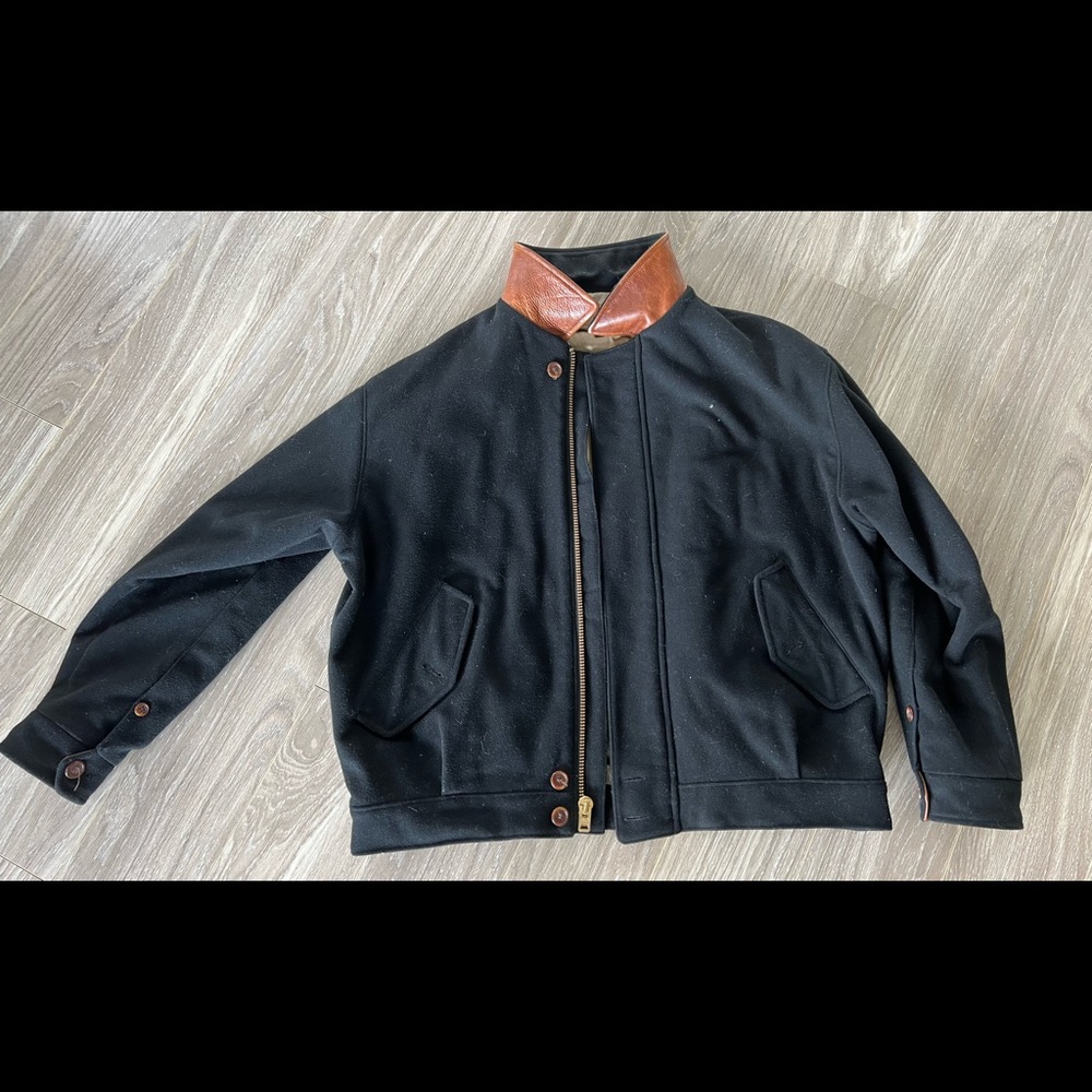 Tailored men’s jacket with lots of style and details.
